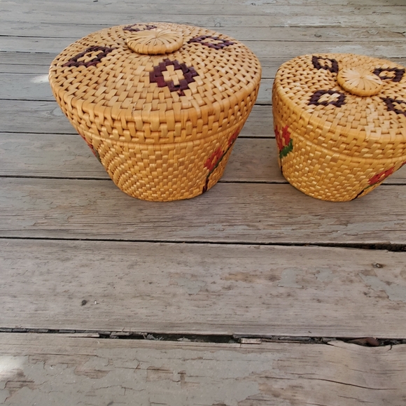 2 Nesting Wicker Baskets Lid Floral Vintage Rattan Boho Raffia Straw Cottagecore - Picture 2 of 9